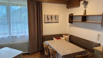Leilighet – standard, hageutsikt | Spiseområde