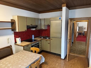 Standard Apartment, Garden View | Private kitchen - Schönmoosalm (Krimml)