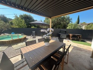 Outdoor dining - Vrbo Property (Aniane)