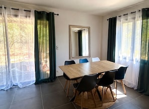 Dining - Aniane villa for 6 people with a pool and air conditioning. Hérault Valley. Devil's Bridge, (Aniane)