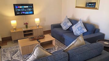 House, 2 Bedrooms, Balcony, Garden View | Living area | Books