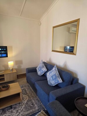 House, 2 Bedrooms, Balcony, Garden View | Living room
