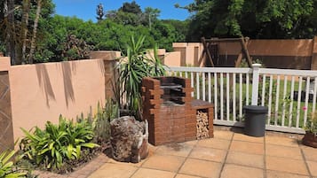 House, 2 Bedrooms, Balcony, Garden View | Terrace/patio