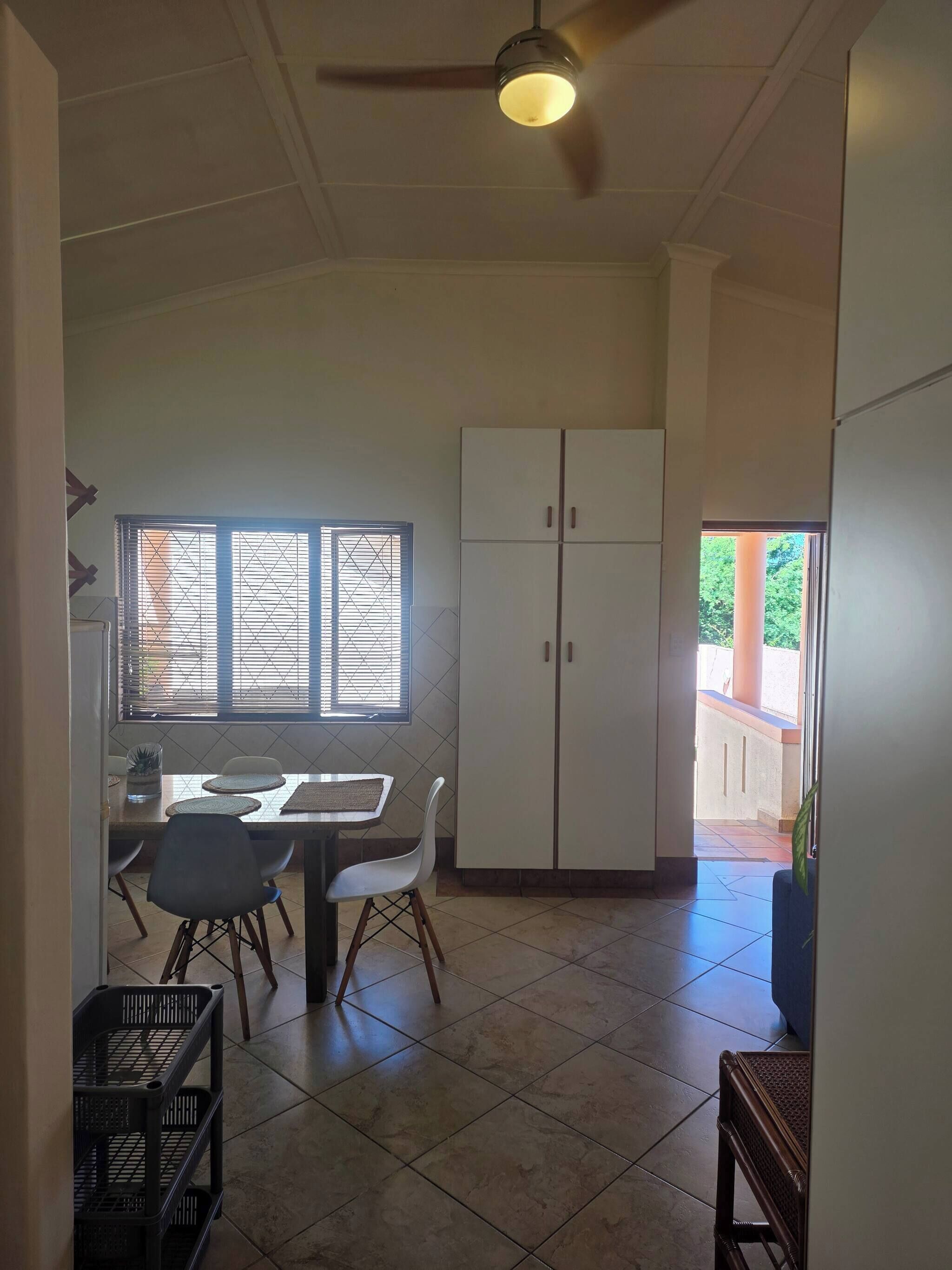 Rumah, 2 kamar tidur, balkon, pemandangan kebun | Tempat makan
