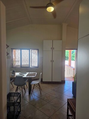 House, 2 Bedrooms, Balcony, Garden View | Dining