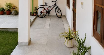 3BHK Homestay in Udaipur, Lake View Private Terrace & Parking