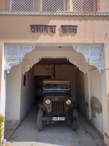 3BHK Homestay in Udaipur, Lake View Private Terrace & Parking