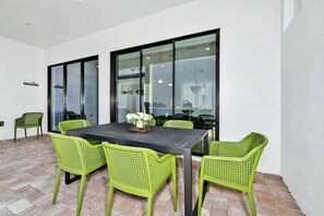 A dining area with a table and chairs, a window, and a sign on the wall. - Villa Domani 4BR - Private Pool - Near Disney (Davenport)