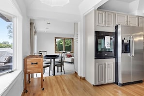 Interior - Waterfront Paradise! 3 Queen Beds, Chef`s Kitchen (Wolverine Lake)