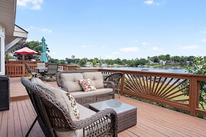 Terrace/patio - Waterfront Paradise! 3 Queen Beds, Chef`s Kitchen (Wolverine Lake)