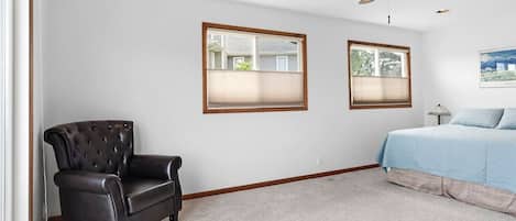 3 habitaciones, escritorio, tabla de planchar con plancha y wifi