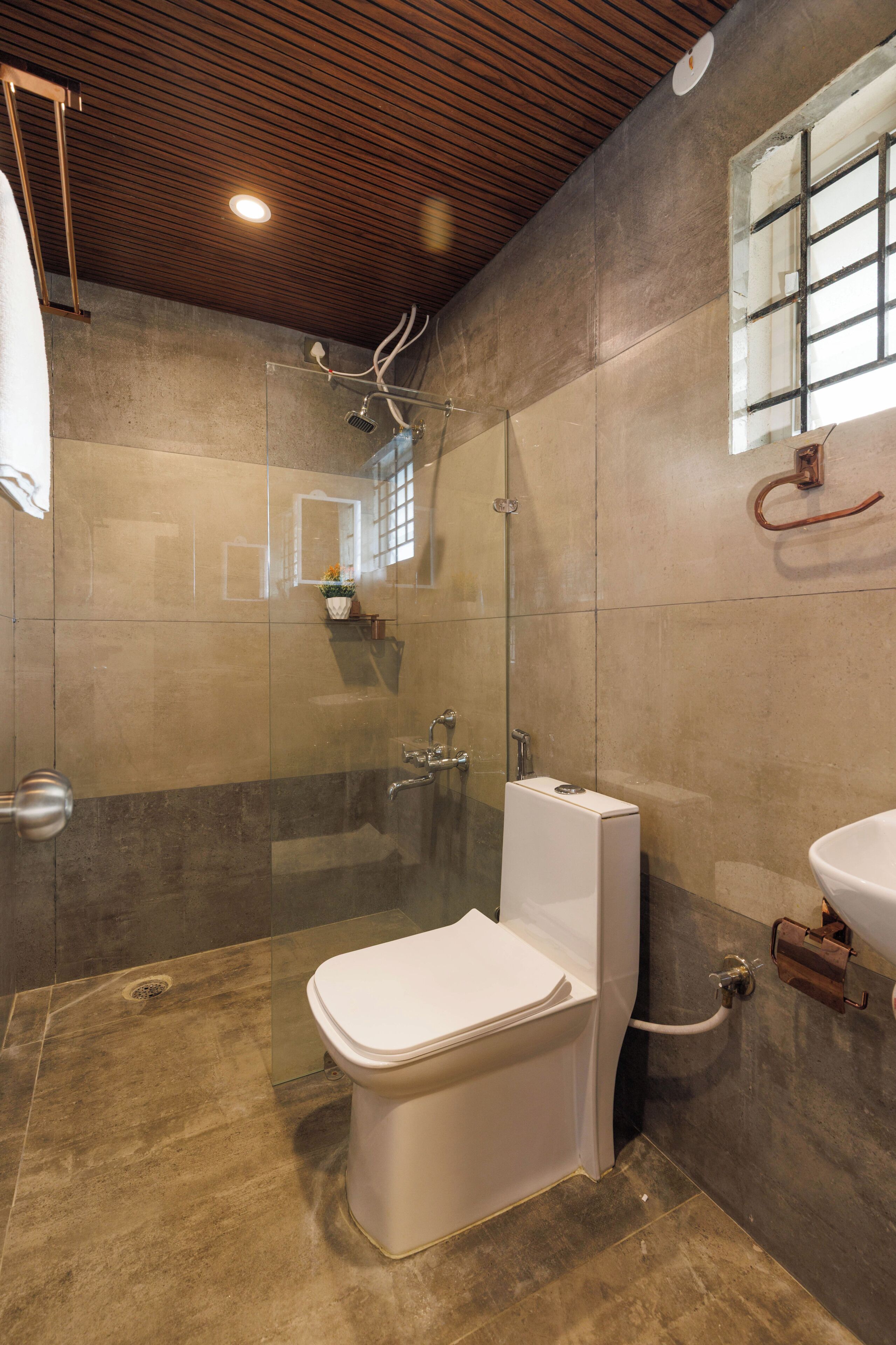 Apartment (1 Bedroom) | Bathroom | Shower, towels, soap