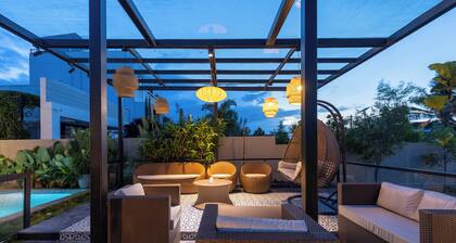 Casa Ibiza Pool Garden 1.2hr Koramangala