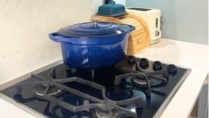 Private kitchen - Beautiful and spacious 2 Double Bed, 2 Bath Garden Flat, Ealing, London, W5 (London)