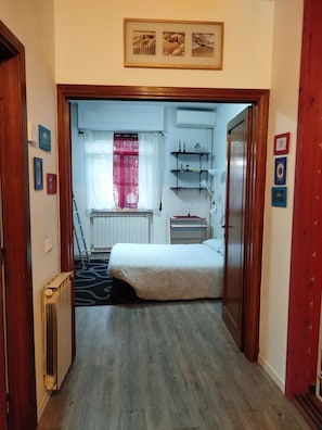 Room - Historic Center, 3 minutes from the train station, AC and Wi-Fi (Firenze)