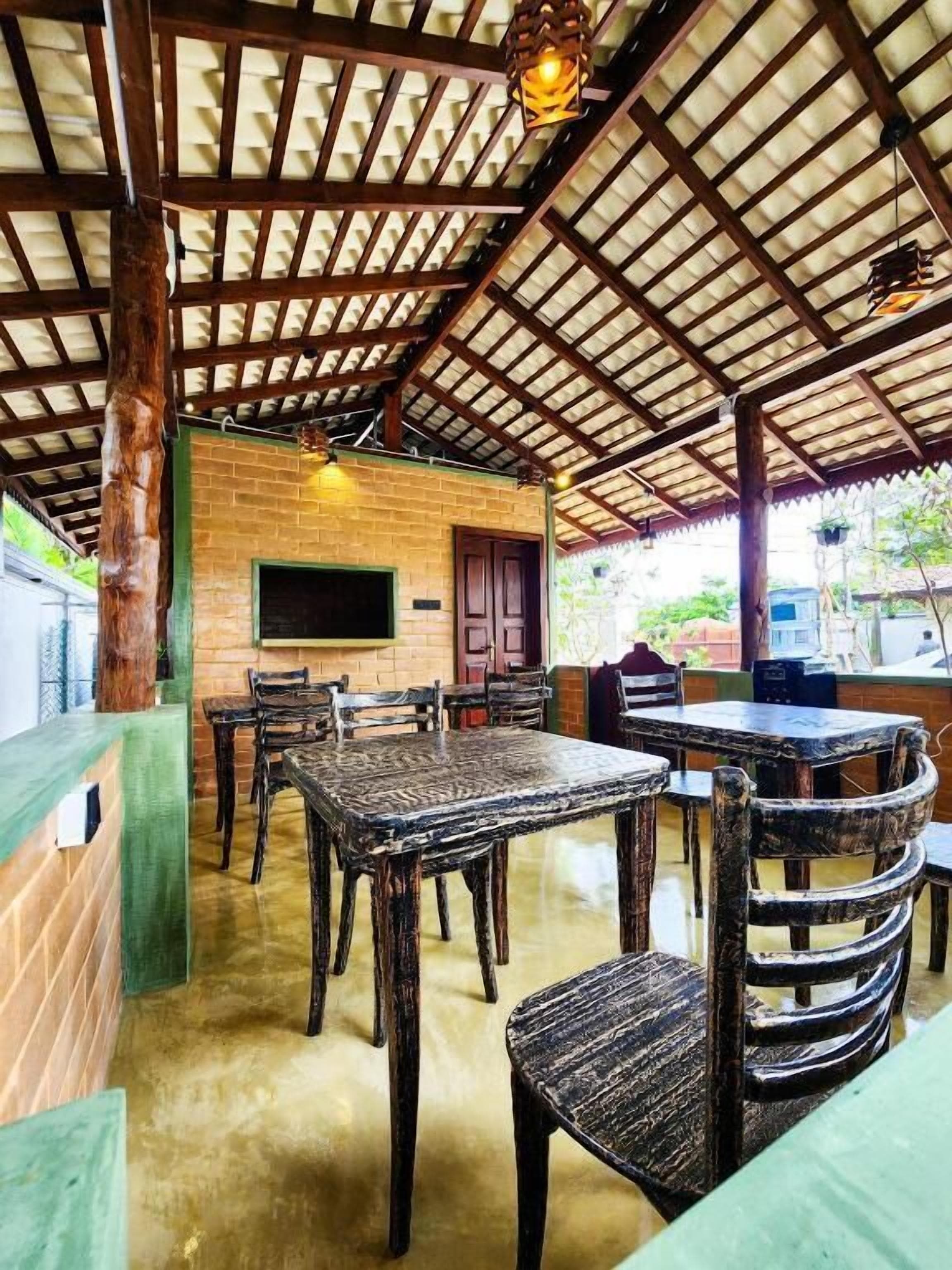 Suite, balcón, vista a la alberca | Restaurante al aire libre
