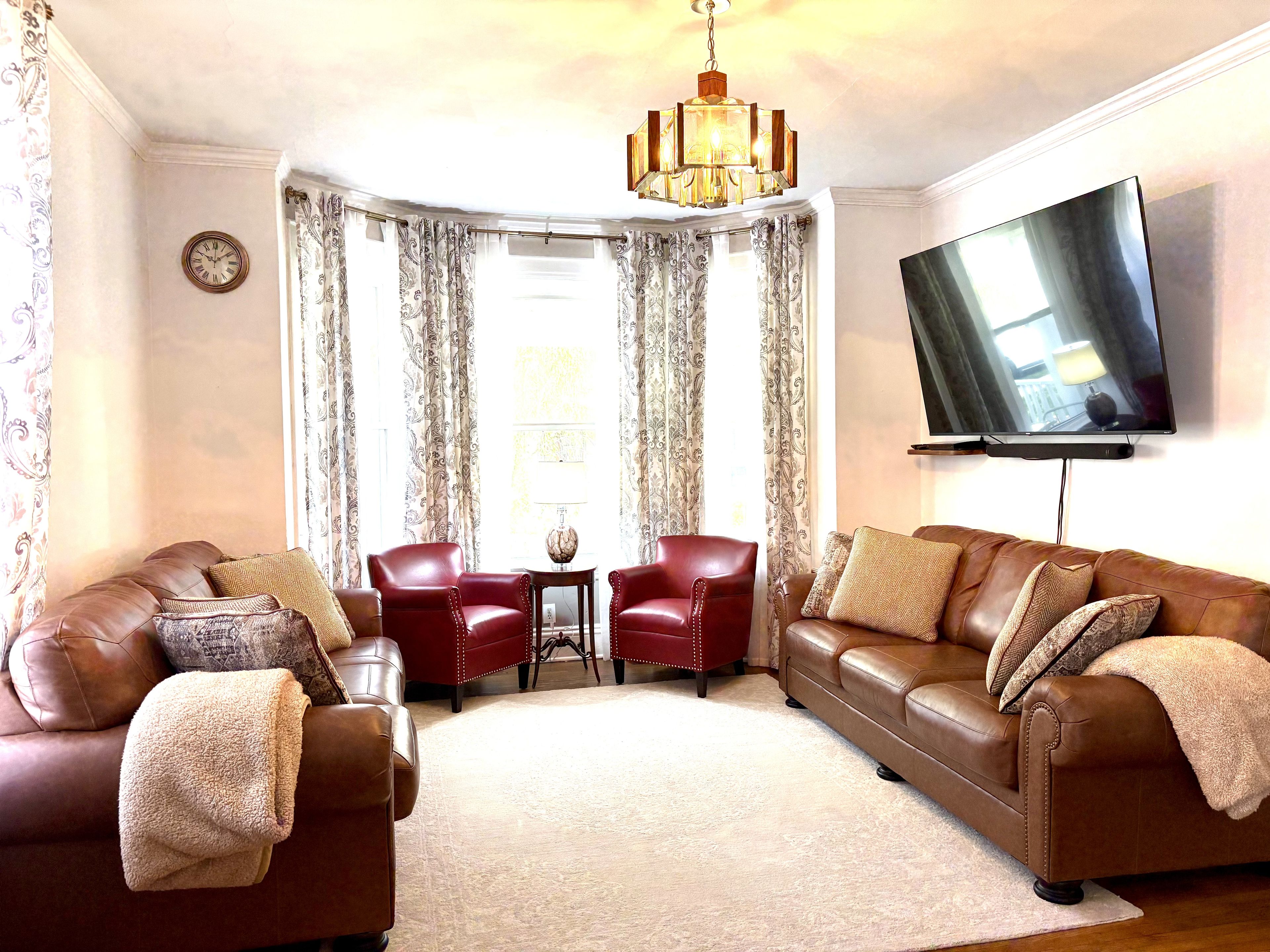 House, 4 Bedrooms | Living area