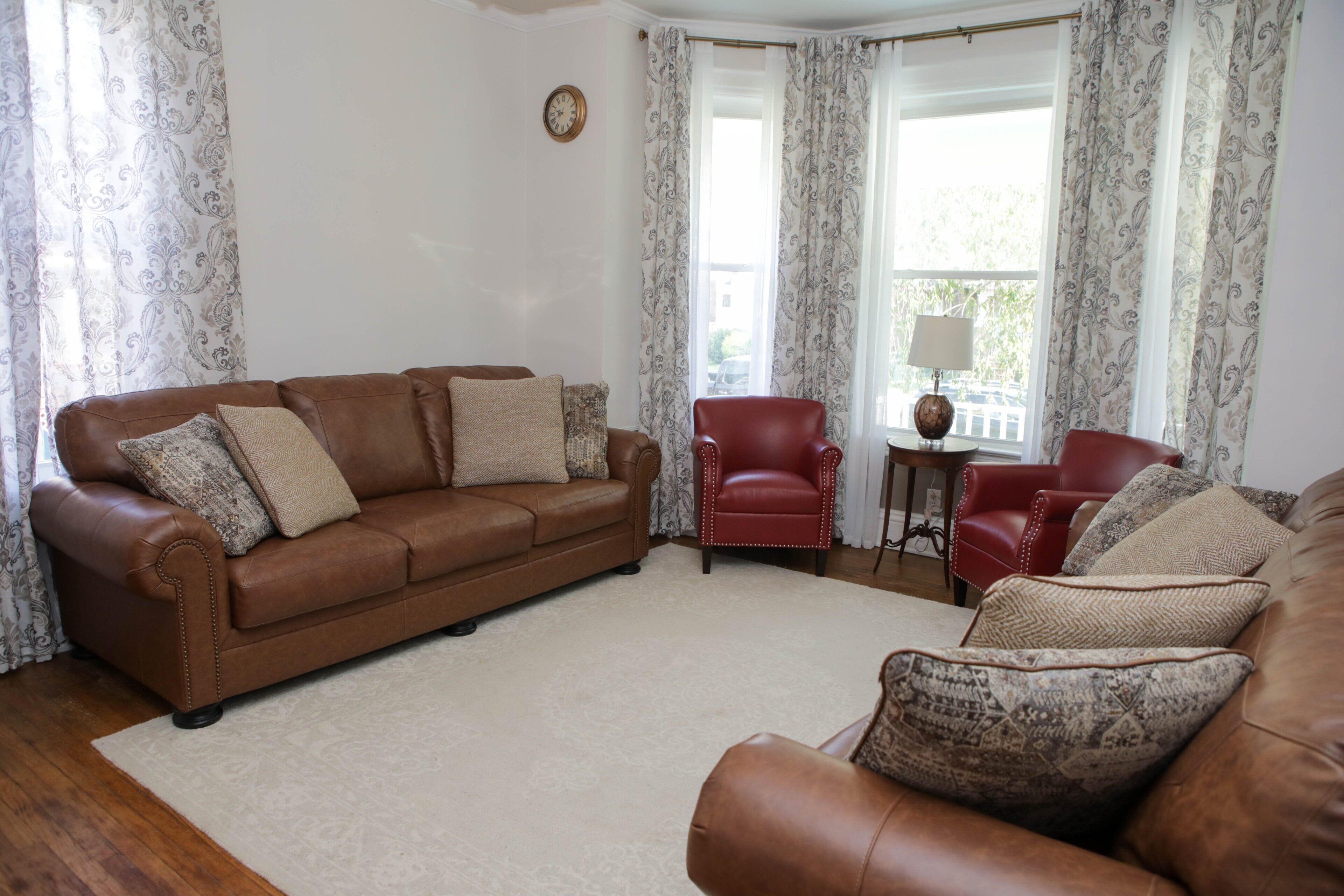 House, 4 Bedrooms | Living area | Smart TV