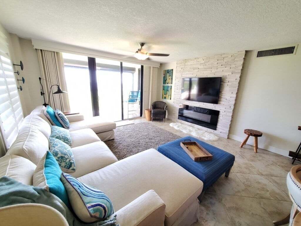 Condo, 3 Bedrooms | Living area