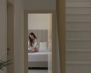 3 chambres, coffres-forts dans les chambres, fer et planche à repasser