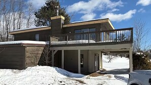 A modern two-story house with a covered porch and a garage. - Vacation Home. 4 Minutes to Hunter Mountain! (Hunter)