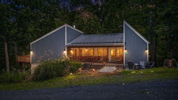 Exterior - Whimsical Cabin: Secret Room, Pizza & HOT TUB (Basye)