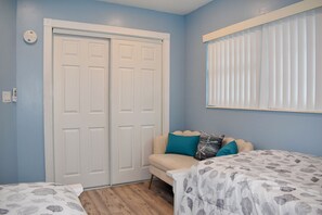2 bedrooms, iron/ironing board, WiFi, bed sheets