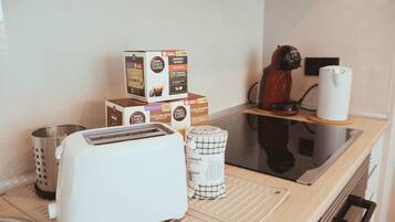 Máquina de café expresso, cafeteira/chaleira, geladeira grande