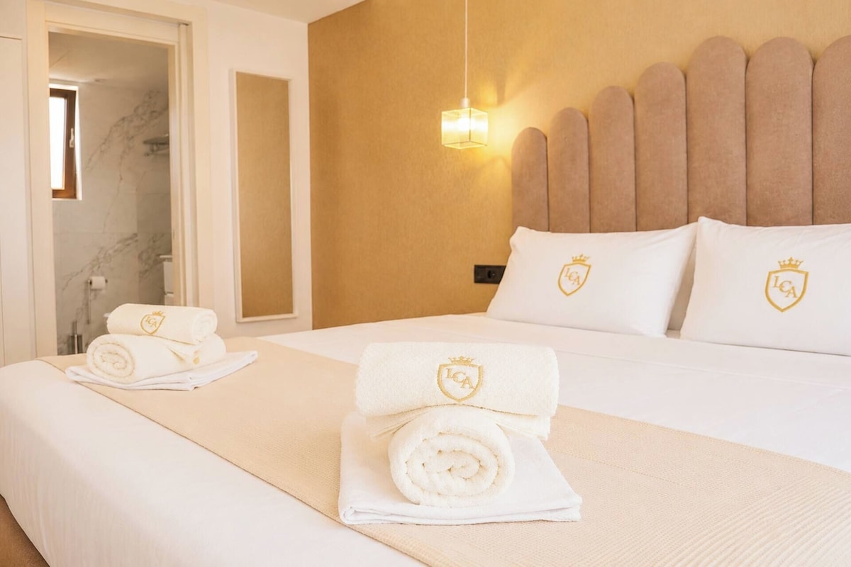 Apartment 104 | Roupas de cama premium, edredons de pluma, cofres nos quartos
