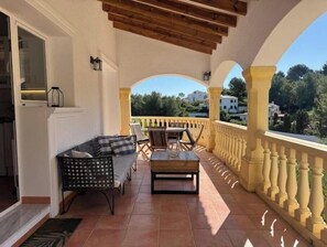 Outdoor dining - Vrbo Property (VC)