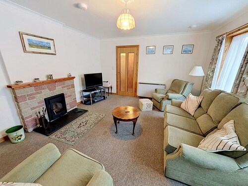 Beautiful private villa for 6 guests with WIFI, TV and patio