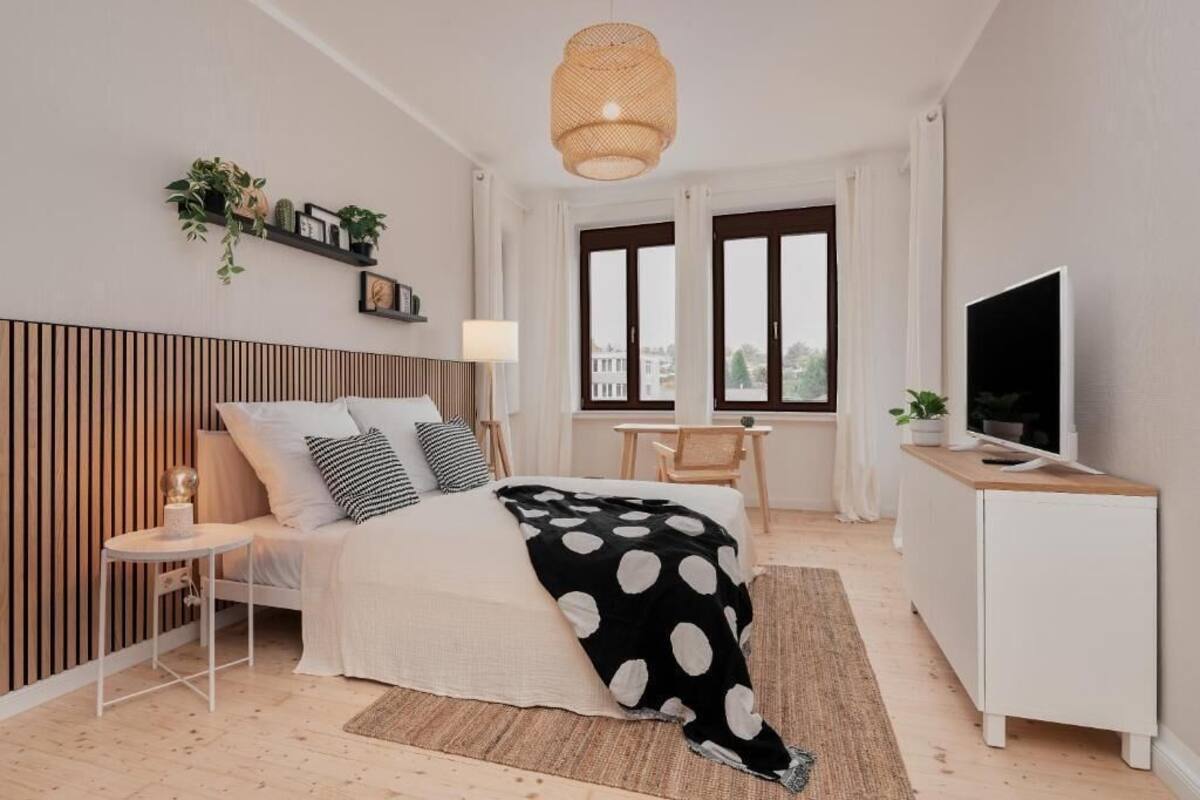 Double Room, Shared Bathroom | Free WiFi