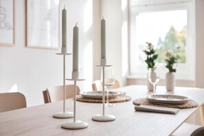 Dining - Saniertes Altbauzimmer an der Karlsaue (Kassel)