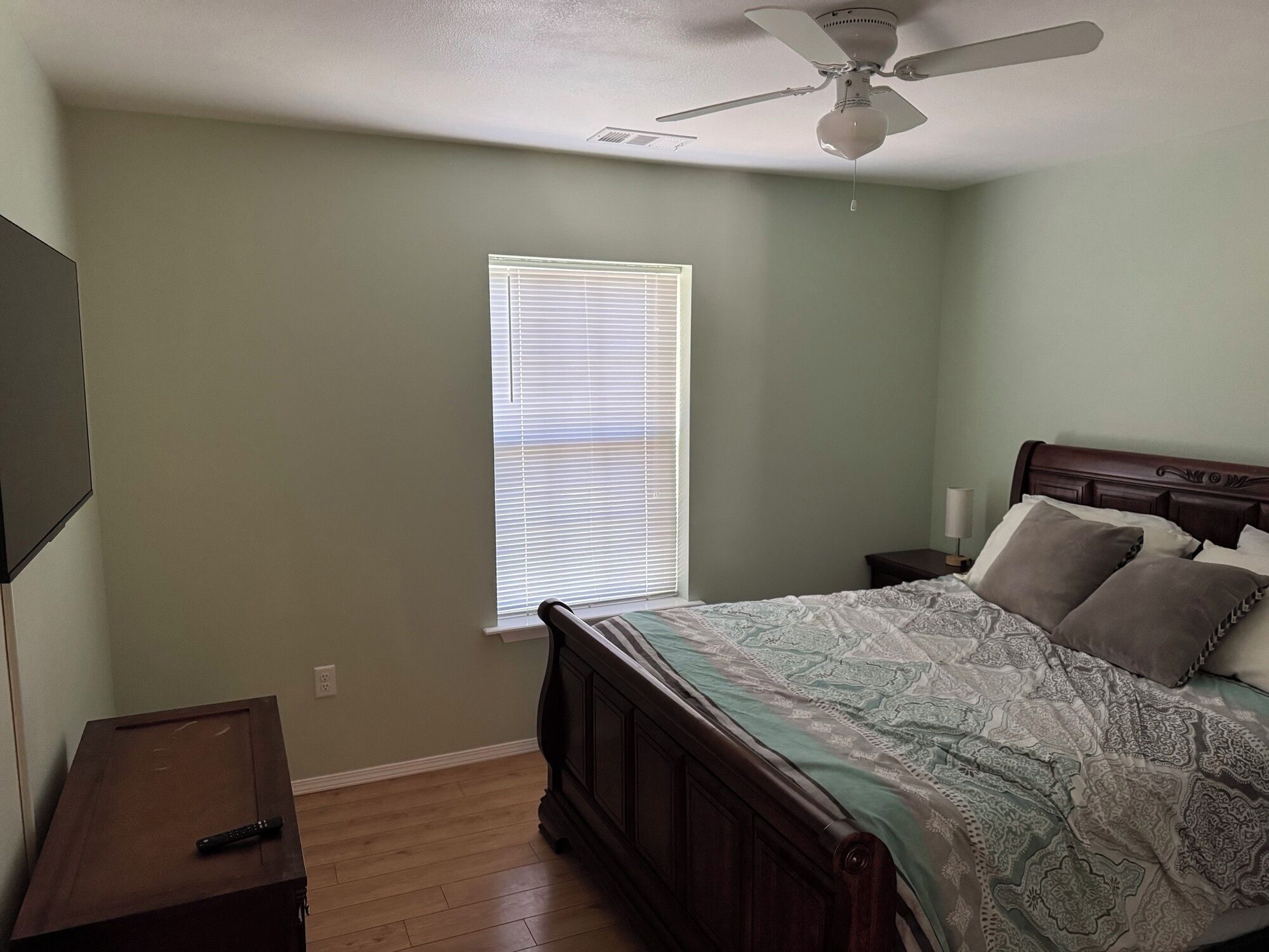 WiFi (free), bed sheets