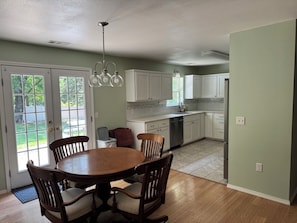 Dining - Charming 3-bedroom house in Russellville, close to Tech and power plant. (Russellville)