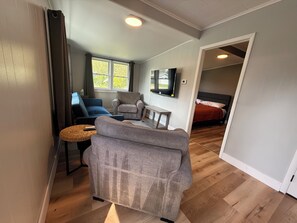 4 bedrooms, travel cot, free WiFi, bed sheets - Completely Remodeled Waterfront St. Clair River Retreat. 2 Homes Included (Algonac)