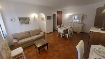 Apartment, Patio, Garden View | Living area