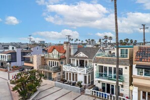 A residential area with modern houses, some with balconies, and a clear sky. - Stunning Sunset Views,Great for Families W Parking! (Newport Beach)