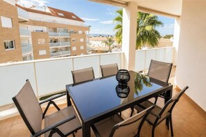Outdoor dining - Vrbo Property (Denia)