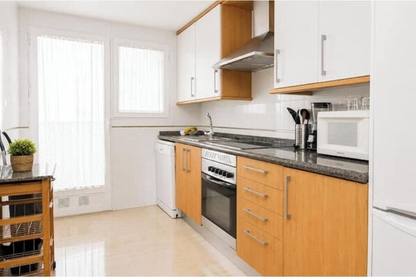 Private kitchen - Vrbo Property (Denia)