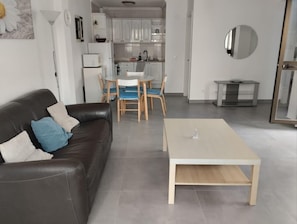 TV - Lovely 1-Bedroom Apartment, Pueblo Evita (Benalmádena)