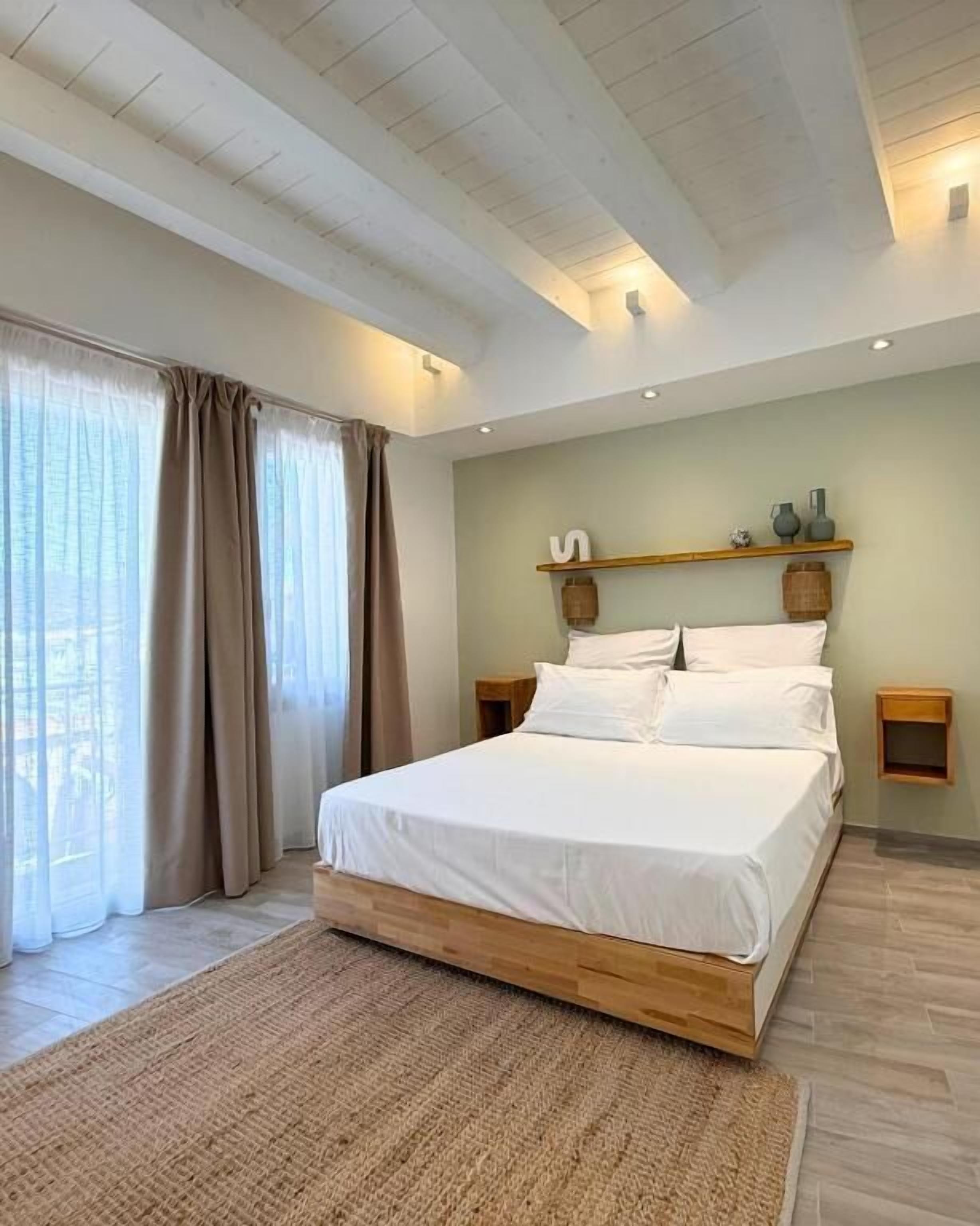In-room safe, blackout curtains, free WiFi