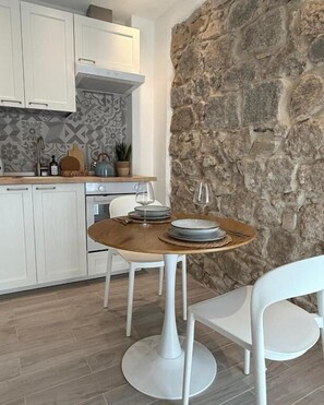 Departamento Confort, balcón, vista a la ciudad | Restaurantes