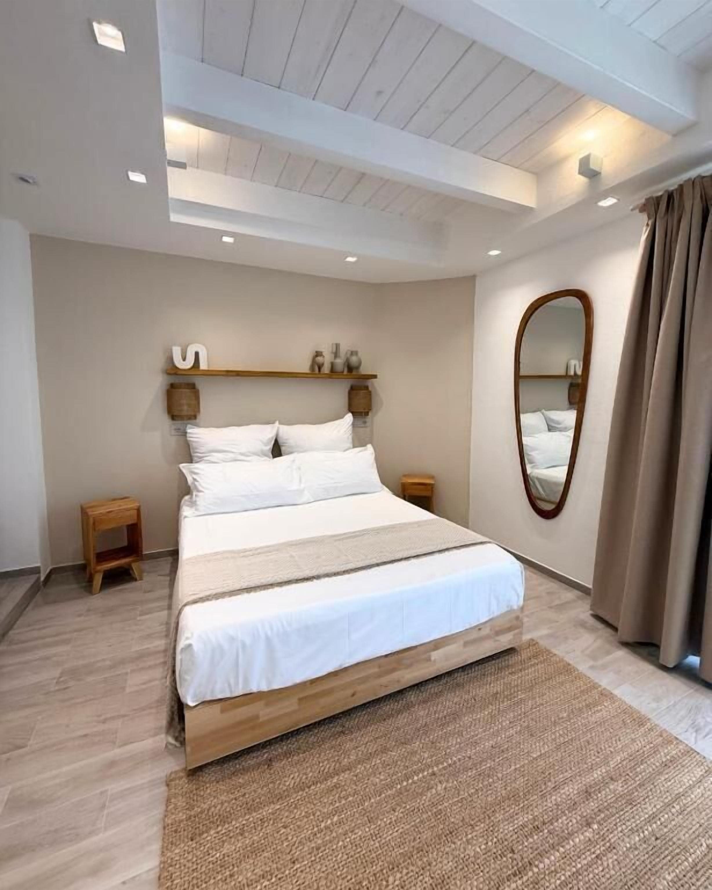 Comfort-Apartment, Stadtblick | Zimmersafe, Verdunkelungsvorhänge, kostenloses WLAN