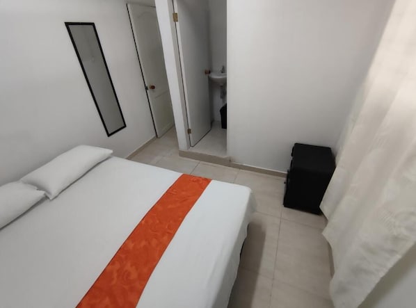 Economy Double Room | WiFi (free) - Gaia Rodadero (Santa Marta)