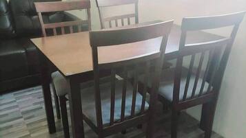 Apartamento, 1 habitación, fumadores, vistas a la montaña | Comedor