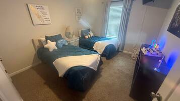 4 bedrooms, iron/ironing board, WiFi (free), bed sheets