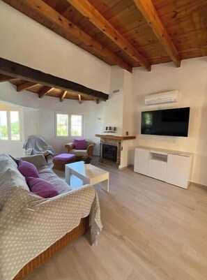 Unclassified image, 3 of 14, button - La Pedrera House (Dénia)