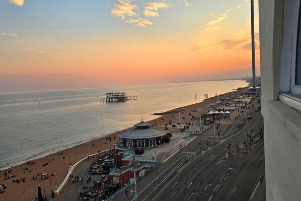 Beach - Kings Residence 6 | By My Getaways (Brighton)