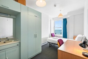 Room - Kings Residence 6 | By My Getaways (Brighton)